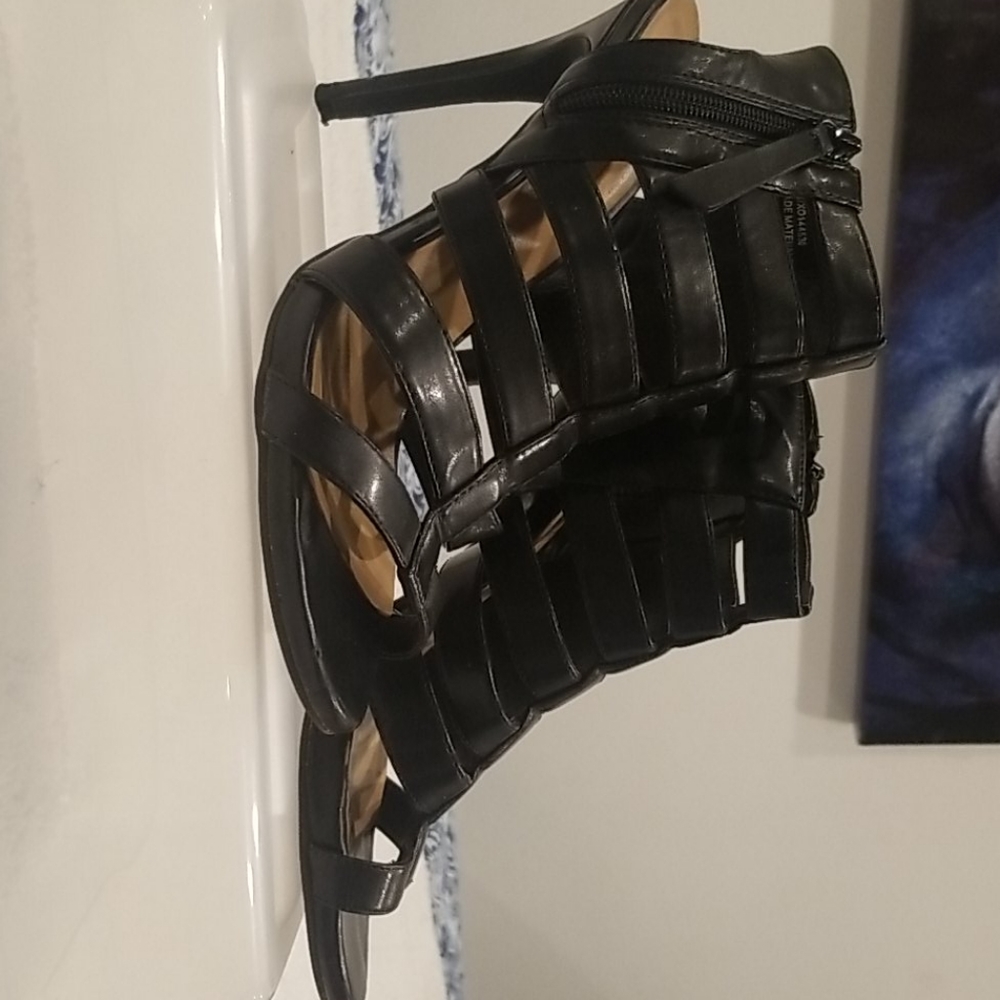 Heels - Picture 3 of 3